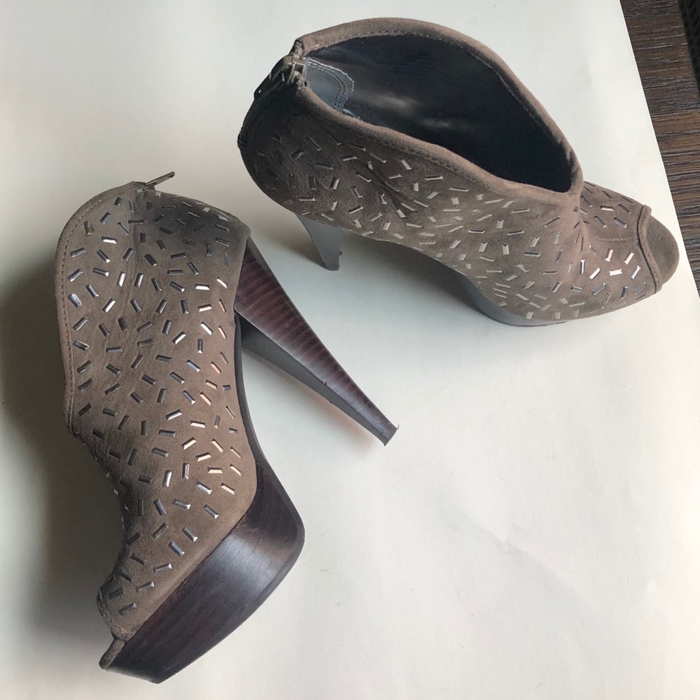 Metallic sprinkled bootie